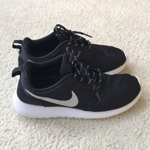 roshe run one black